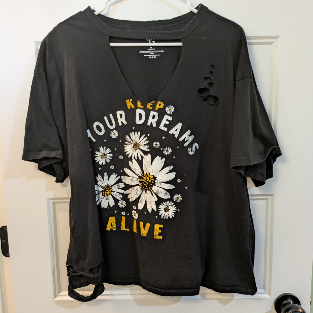 🔴 3/$15 Graphic Daisy Tee - Black - (Brand Unspecified)